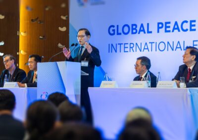 Dr. Chong-Soo Park, Former Chairman, Presidential Committee on Northern Economic Cooperation, speaking during the International Forum on One Korea